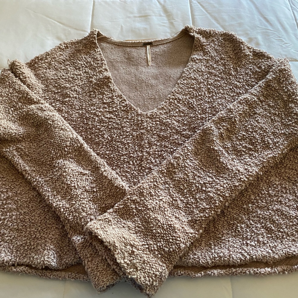 Free People cropped sweater size L. Like new condition.